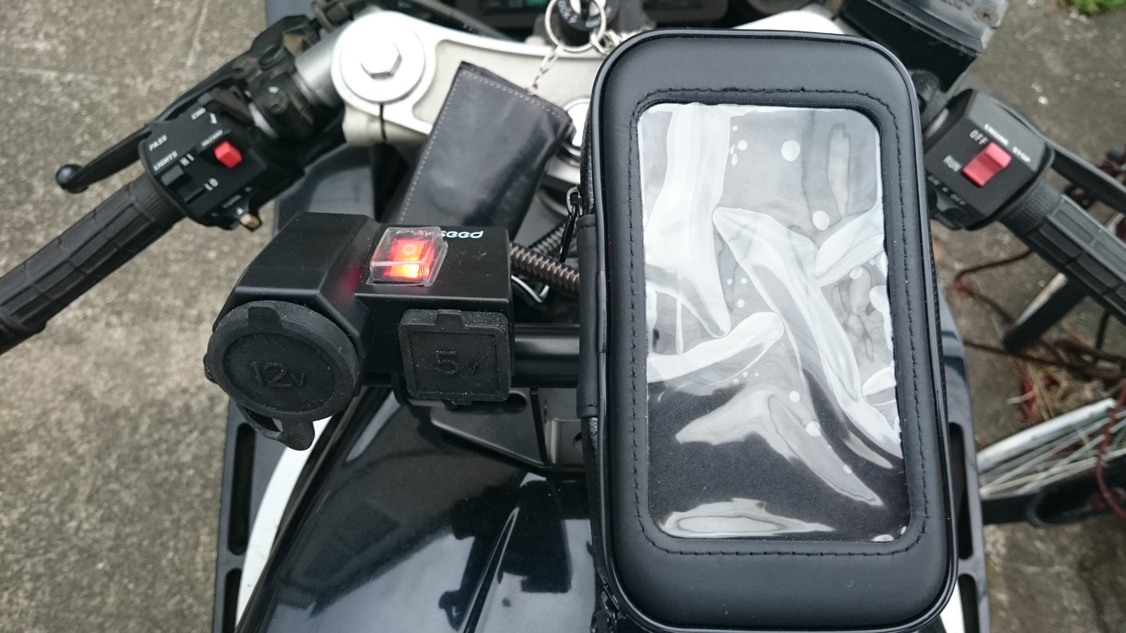 意外と簡単 バイクにシガーライターソケット Usb充電器を装着する 配線編 Seの良心